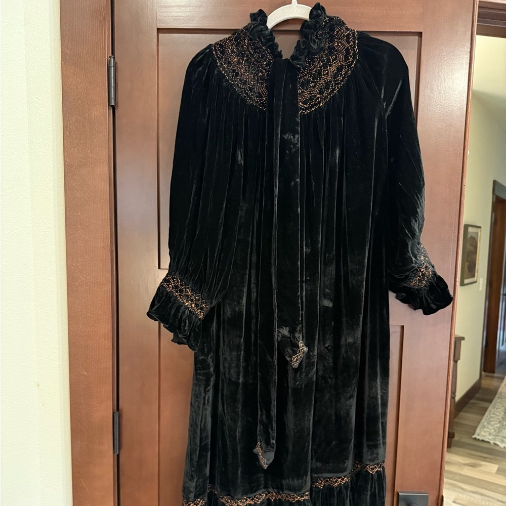 Doen Black Velvet Dress with Embroidery size large